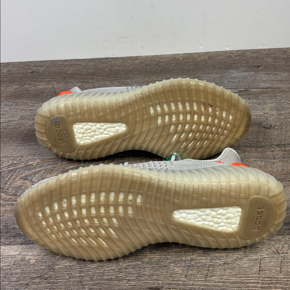 Adidas Yeezy Boost 350 V2 “Tail Light” Light Gray / Orange Heel Tab | M Size 11 - Picture 6 of 9